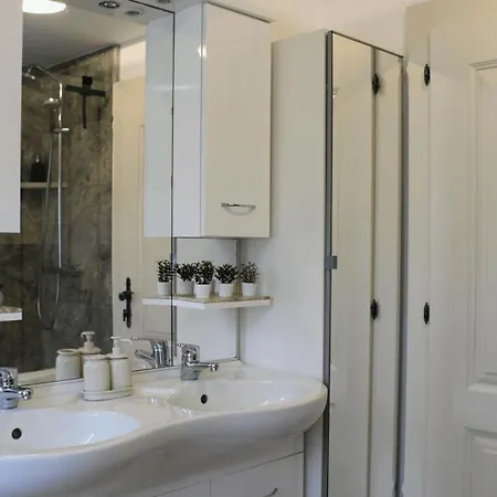 Rosa Apartment *